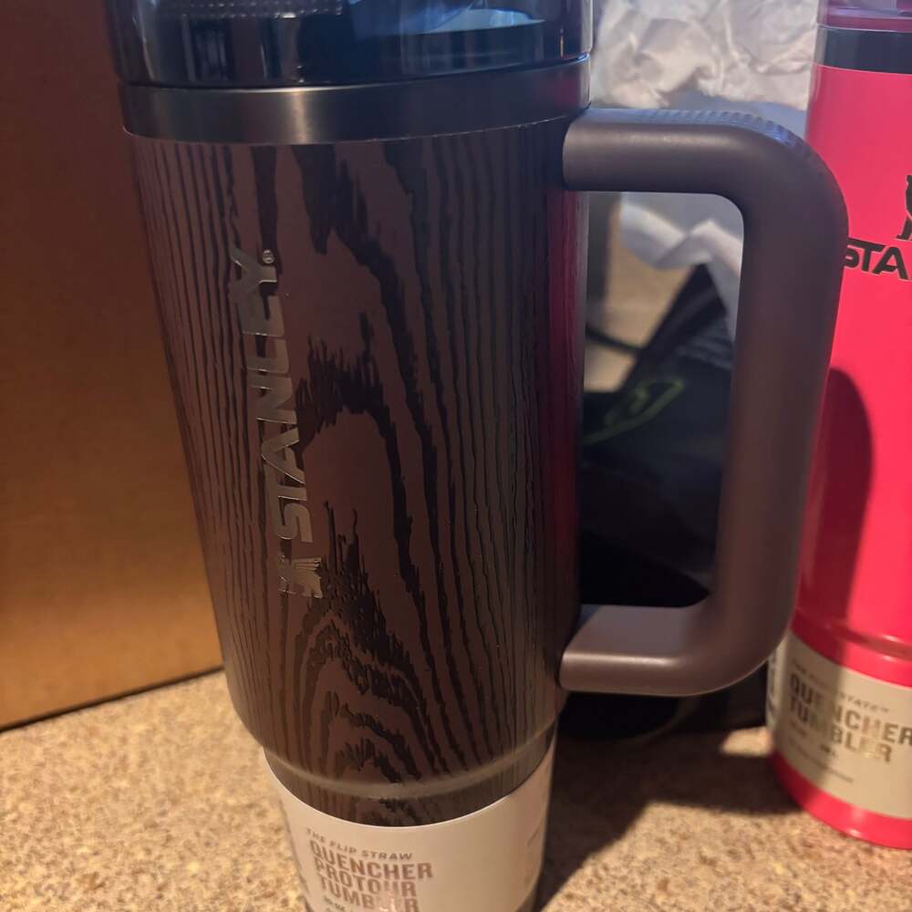 The Cheers and Cheer ProTour Flip Straw Tumbler wood like